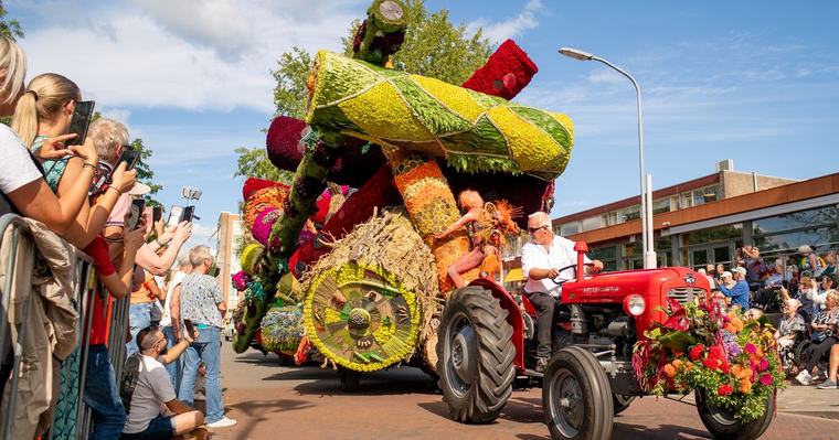 Bloemencorso in Eelde viert 70-jarig bestaan