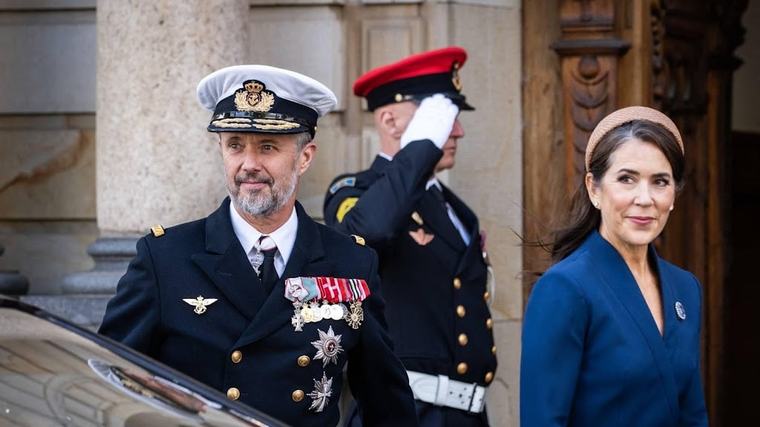 Deense koningin Mary geëmotioneerd tijdens herdenking