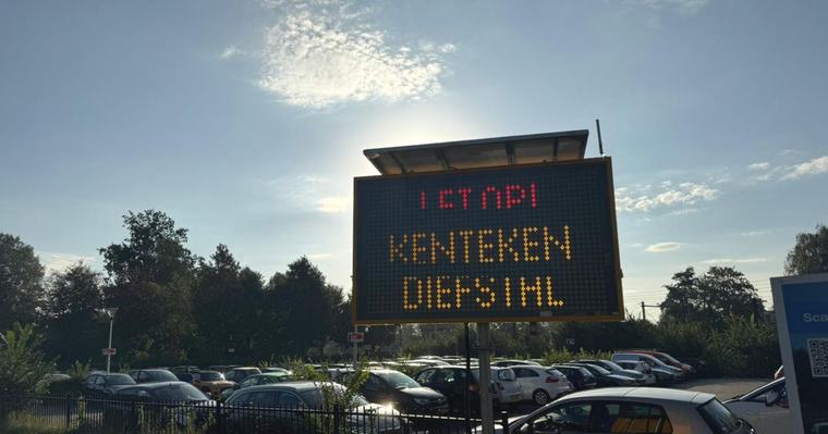 Tekstkar waarschuwt automobilisten voor kentekendieven: 'Doe meteen aangifte'