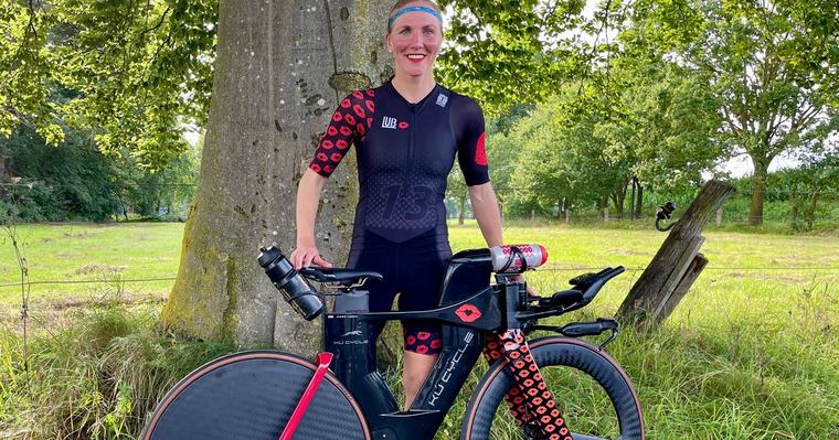 Ook winnares Janien Lubben ziek na halve triathlon Klazienaveen