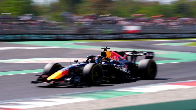 Max Verstappen ruziet met Lewis Hamilton tijdens laatste training, George Russell rijdt opnieuw snelste tijd in Monza