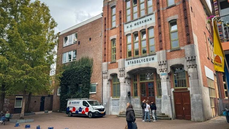 Schoolreis naar Praag afgebroken nadat tientallen vwo-leerlingen zich misdragen: ’We kunnen docenten niet vragen ’s nachts te posten’