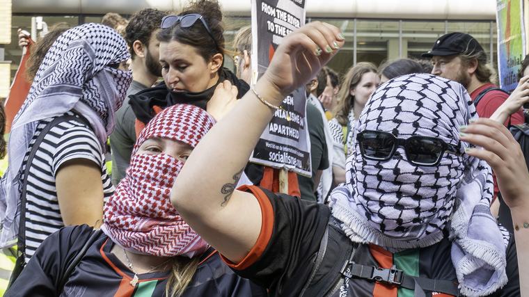 Woede in Kamer nu verbod op gezichtsbedekkende kleding bij demonstraties is geparkeerd: ’XR en Antifa lachen ons uit’