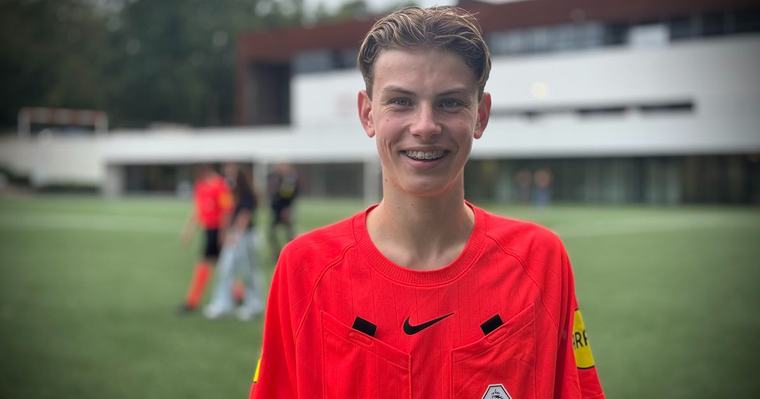 15-jarige Twan Leus uit Wierden traint dag met Nederlandse topscheidsrechters