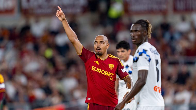 Donyell Malen zet met AS Roma sterke seizoensstart door met late zege op Atalanta