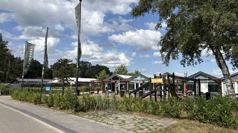 De Kniphorst in Anloo blijft onder extra toezicht: gemeente en eigenaar in gesprek over toekomst