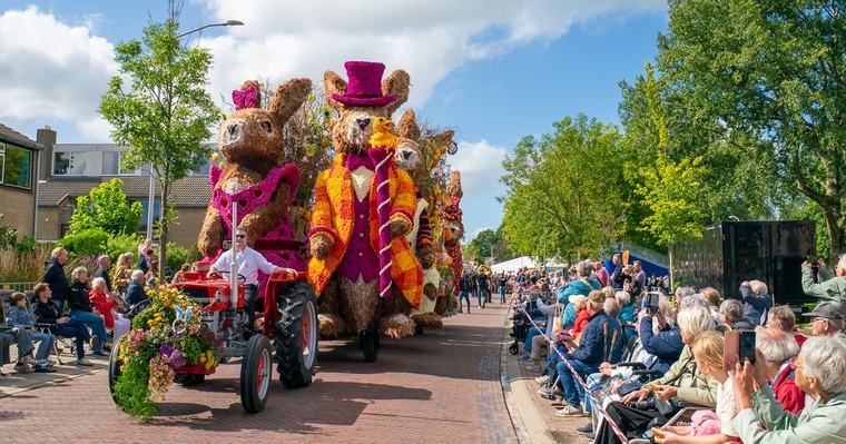 Kijk terug: Bloemencorso Eelde viert 70e editie