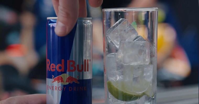 Borstkloppend Red Bull neemt ADUO op de korrel met hilarische socialpost