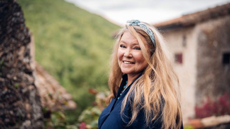 B&B vol liefde: van Dicks hout zaagt kasteelvrouw Mireille planken, zij geeft hem de bons