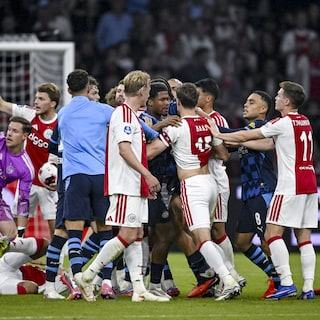 PSV wint topper bij Ajax, na ontsierende slotfase