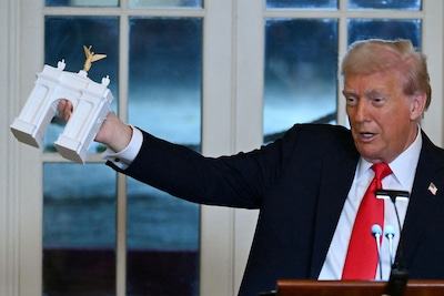 LIVE VS | Trump benoemt nieuwe legerminister, bouw ‘Grote Triomfboog’ in Washington snel van start
