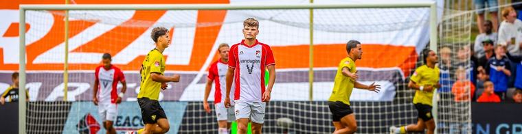 FC Emmen raakt ongeslagen status kwijt na keiharde nederlaag in Venlo