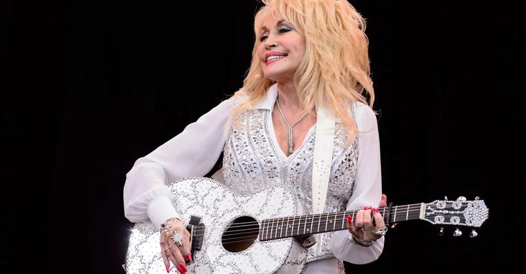 Stella Parton hekelt AI‑content na dood van zus Dolly: 'Lastig om te negeren' Buitenland