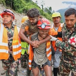 Twee mensen negen dagen na overstromingen Nepal levend uit tunnel gered