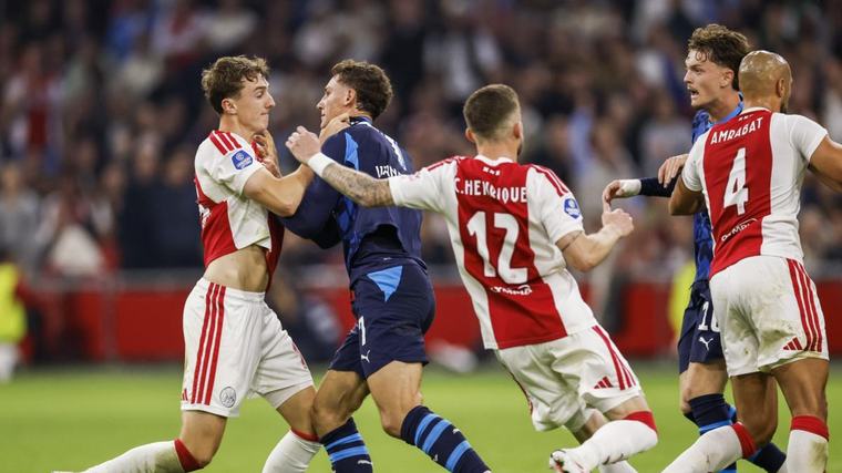 Lees terug: Ajax gaat in boeiende topper onderuit tegen PSV LIVEBLOG