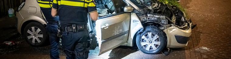 Auto compleet verwoest door brand