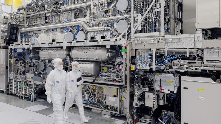 ASML heeft drie grootste klanten aan boord voor nieuwste chipmachine