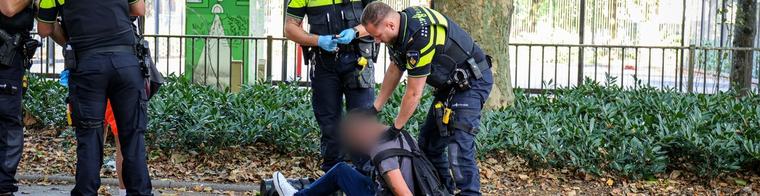 Gewonde bij steekpartij in speeltuin, politie houdt twee verdachten aan