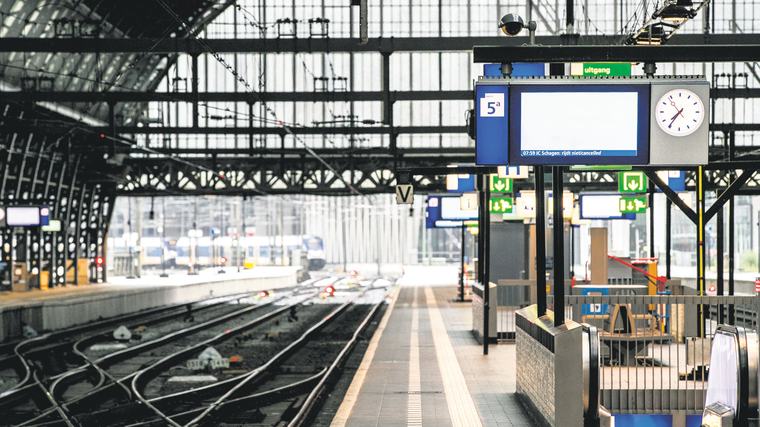 Woede over nieuwe staking groeit nu reiziger wéér de rekening betaalt: ’Bonden maken misbruik van ov om hun punt te maken’