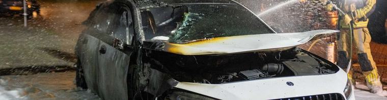 Deventer wakker geschud door explosie, uitgebrande auto afgezet door politie