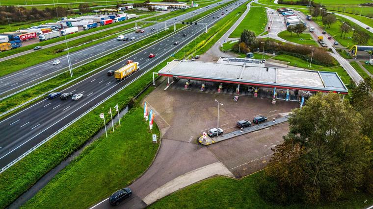 Automobilist gaat bloeden voor veiling verzorgingsplaatsen aan snelweg: duurder tanken óf minder voorzieningen