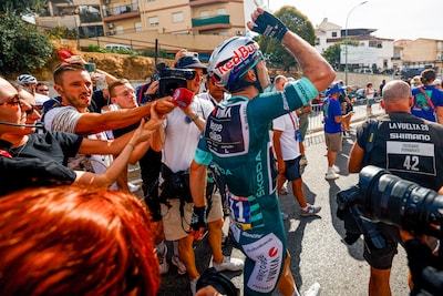 Vuelta grijpt in wegens extreme hitte: etappe van zondag bijna tachtig kilometer korter