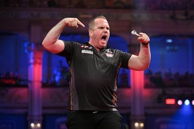 Meevaller voor Nederland­se dartsfans: Dirk van Duijvenbode toch van de partij in Amsterdam