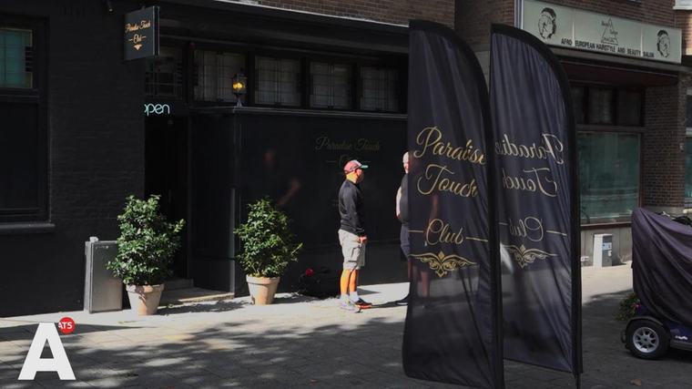 07:00 Zijn deze vlaggen voor 'stoute' massagesalon te 'juicy' voor de gemeente?