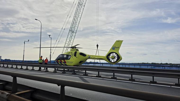 Traumaheli geland op Merwedeburg, ongeluk veroorzaakt fikse file