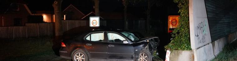 Automobilist overleden na botsing tegen geluidswal bij Hoonhorst