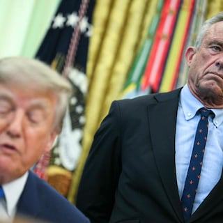 Amerikaanse gezondheidsminister Kennedy verdoezelde mazelendoden, maar erkent nu alsnog sterfgeval