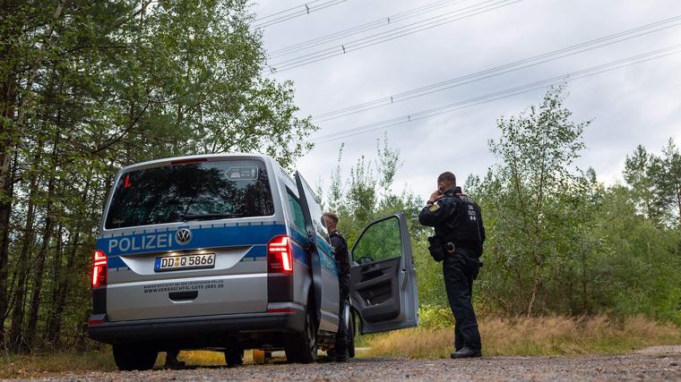 Duitse politie vindt opnieuw explosieven bij elektriciteitsnet vlak bij grens Polen: klopjacht op verdachte man (48)