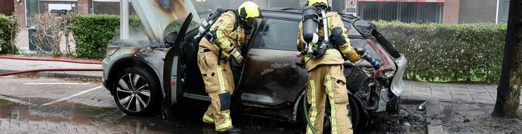 112-nieuws | Auto volledig uitgebrand