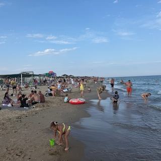 Een dagje naar het strand bij Odessa, terwijl de oorlog voortwoedt. ‘Dit is de enige plek die over is’