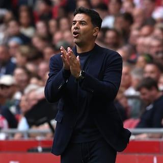 Ajaxcoach Míchel belooft minuten voor Sofyan Amrabat in ‘superbelangrijke’ wedstrijd tegen PSV: ‘Hij is fit’