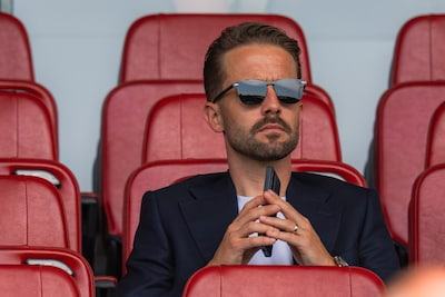 Voetbalpodcast | ‘Feyenoord maakt keuze om te bouwen en de titel wordt niet verwacht van Van Bronckhorst’