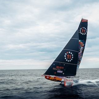 Waar de zeilers van de Ocean Race Atlantic vooral zo snel mogelijk willen gaan, is hun boot bezig met wetenschap