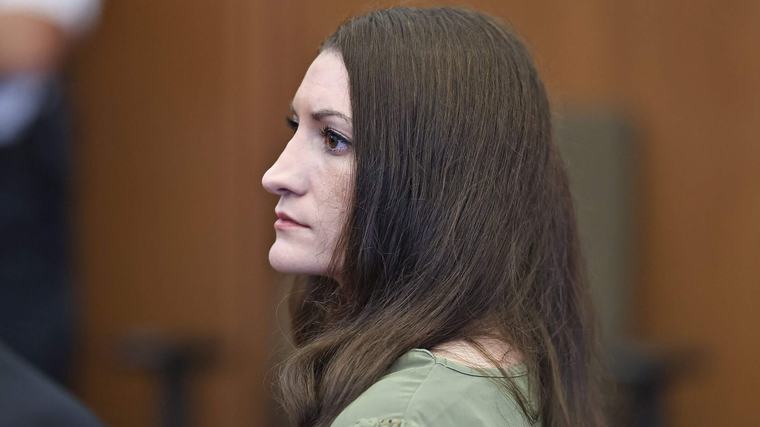 Amerikaanse moeder Lindsay Clancy wurgde haar drie kinderen (5, 3 en 8 maanden): rechter wil haar proces nietig verklaren