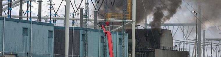Drentse brandweer helpt bij brand in verdeelstation Meeden