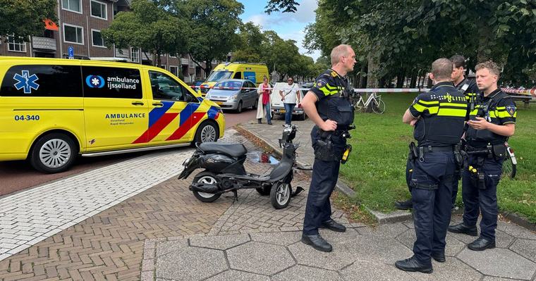 112 Nieuws: Aanhouding bij huiszoeking Zwolle | Scooterbestuurder naar het ziekenhuis na botsing met auto