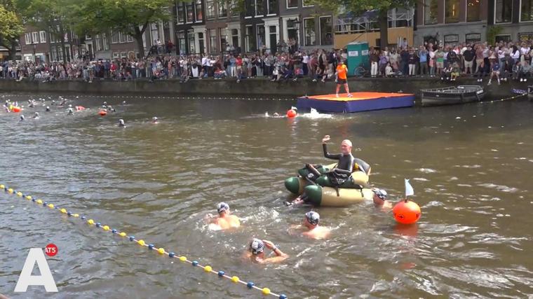 18:08 Oud-wijkagent Arjen heeft ALS, maar toch deed hij mee aan de City Swim