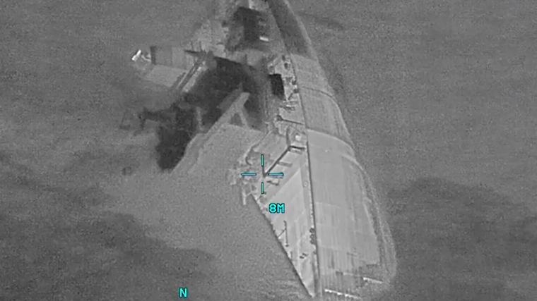 LIVE | VS deelt beelden aangevallen Iraanse tanker: ’Dankzij onze precisie nu op de bodem van de zee’