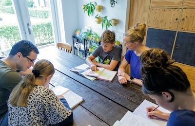 Thuisonderwijs wordt bijna volledig afgeschaft: thuisscholieren sturen boze brieven