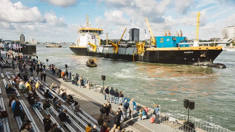 Afspelen Meekijken in de haven van Rotterdam: 'Lijkt me leuk om hier te werken'