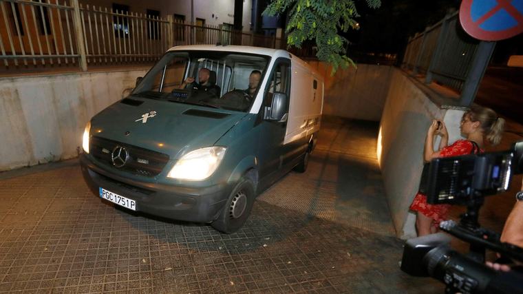 Voortvluchtige Nederlander (57) opgepakt in Spanje, veroordeeld na bijlaanval op schoonzoon: ’Puur geluk dat hij nog leeft’
