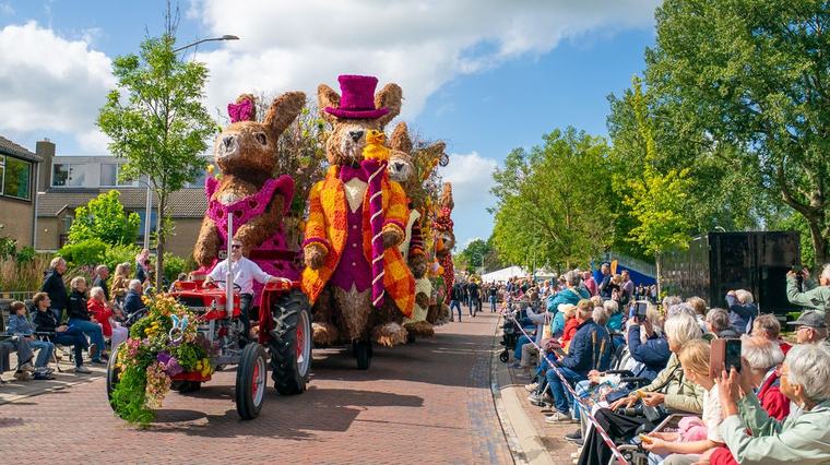 Kijk terug: Bloemencorso Eelde viert 70e editie