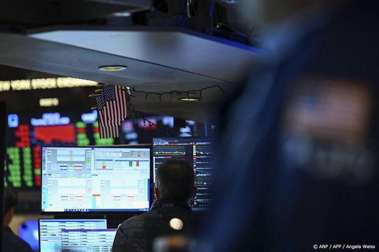 Wall Street opent overwegend licht lager na sterk banenrapport VS