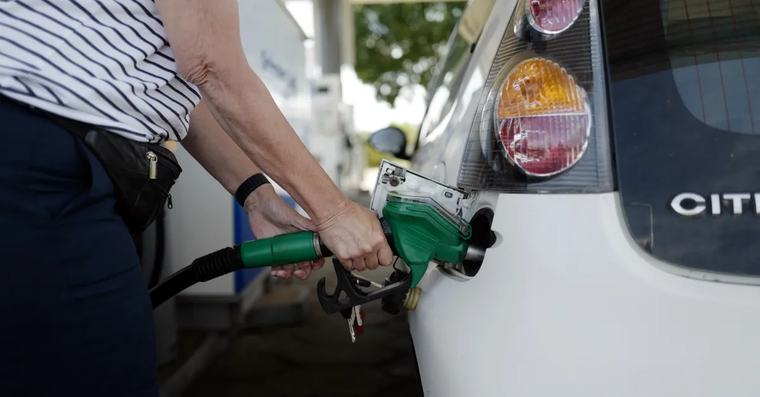 3 Benzineprijs opnieuw omhoog: drie euro per liter op snelweg niet uitgesloten Geld