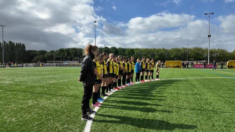 Voetbalclub De Blokkers herdenkt omgekomen Finn (13)
