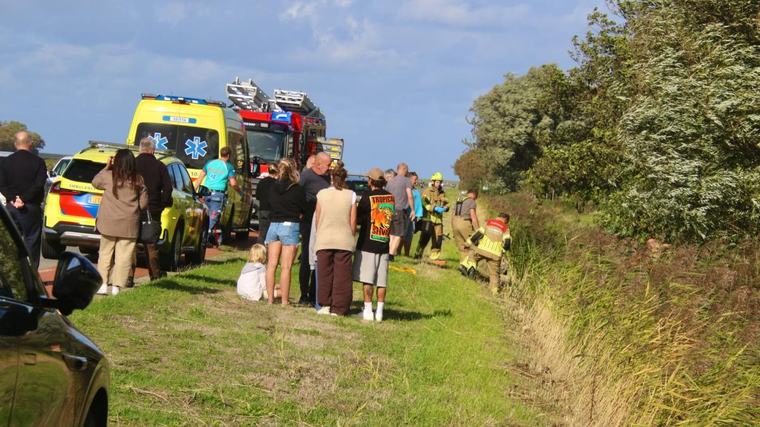 Beschonken bestuurder raakt van de weg en belandt in sloot op Texel